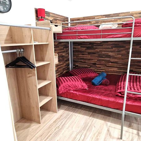 09 - Joli Studio Avec 2 Lits, Logement Tout Equipe Pour 1, 2 Ou 3 Personnes Maximum, Vue Sur Parc Arbore, Parking Privatif Gratuit, Grand Fourgon Possible, Tout Le Linge De Maison Est Fourni Razac-sur-lʼIsle Buitenkant foto