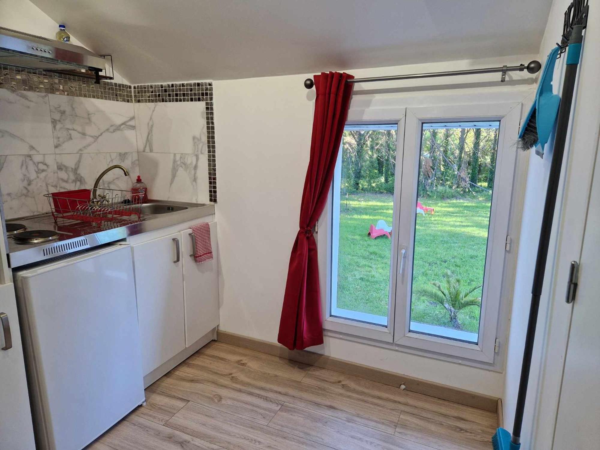 09 - Joli Studio Avec 2 Lits, Logement Tout Equipe Pour 1, 2 Ou 3 Personnes Maximum, Vue Sur Parc Arbore, Parking Privatif Gratuit, Grand Fourgon Possible, Tout Le Linge De Maison Est Fourni Razac-sur-lʼIsle Buitenkant foto