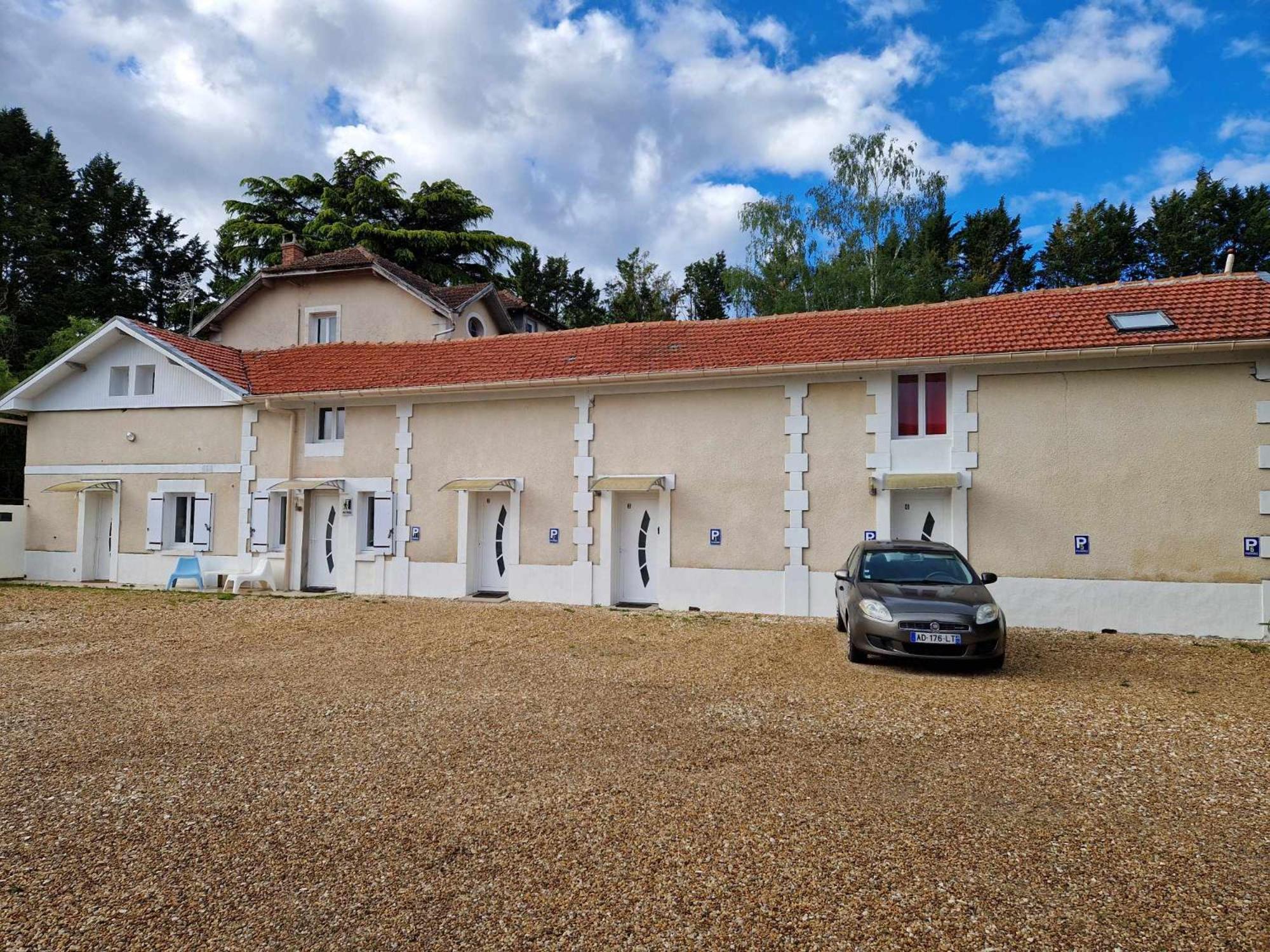 09 - Joli Studio Avec 2 Lits, Logement Tout Equipe Pour 1, 2 Ou 3 Personnes Maximum, Vue Sur Parc Arbore, Parking Privatif Gratuit, Grand Fourgon Possible, Tout Le Linge De Maison Est Fourni Razac-sur-lʼIsle Buitenkant foto