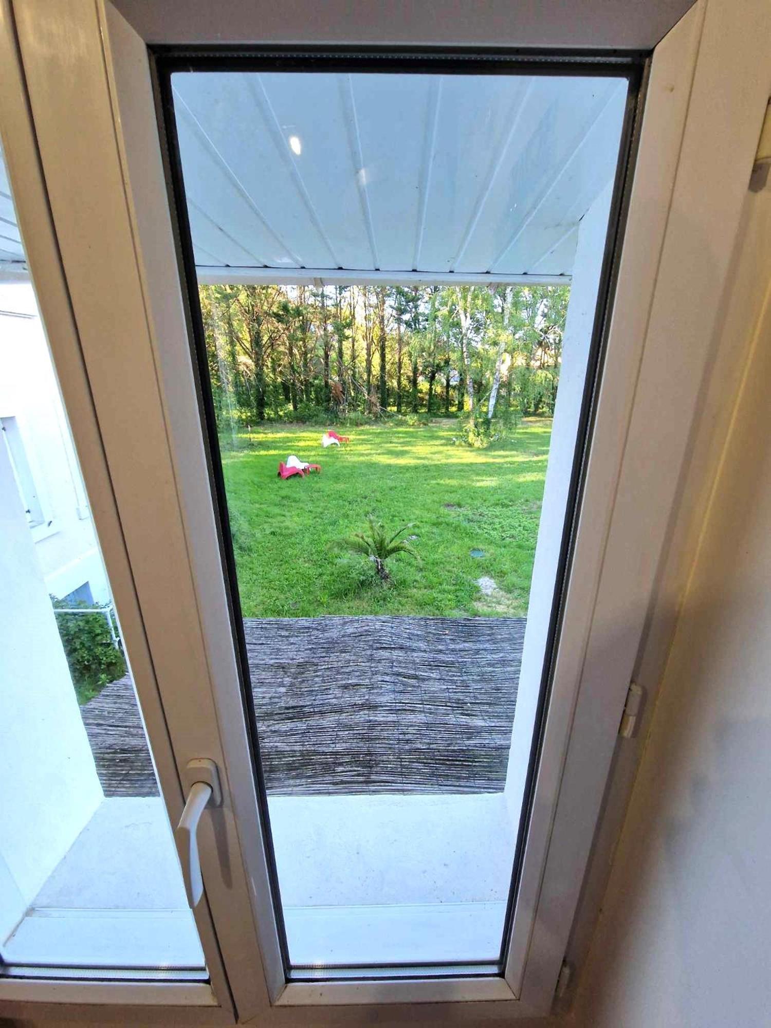 09 - Joli Studio Avec 2 Lits, Logement Tout Equipe Pour 1, 2 Ou 3 Personnes Maximum, Vue Sur Parc Arbore, Parking Privatif Gratuit, Grand Fourgon Possible, Tout Le Linge De Maison Est Fourni Razac-sur-lʼIsle Buitenkant foto