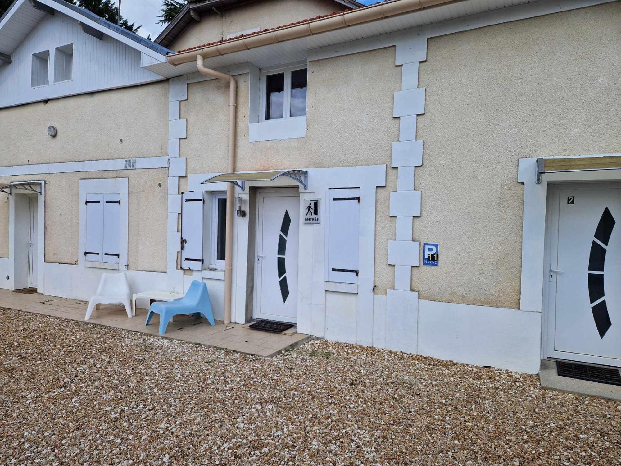 09 - Joli Studio Avec 2 Lits, Logement Tout Equipe Pour 1, 2 Ou 3 Personnes Maximum, Vue Sur Parc Arbore, Parking Privatif Gratuit, Grand Fourgon Possible, Tout Le Linge De Maison Est Fourni Razac-sur-lʼIsle Buitenkant foto