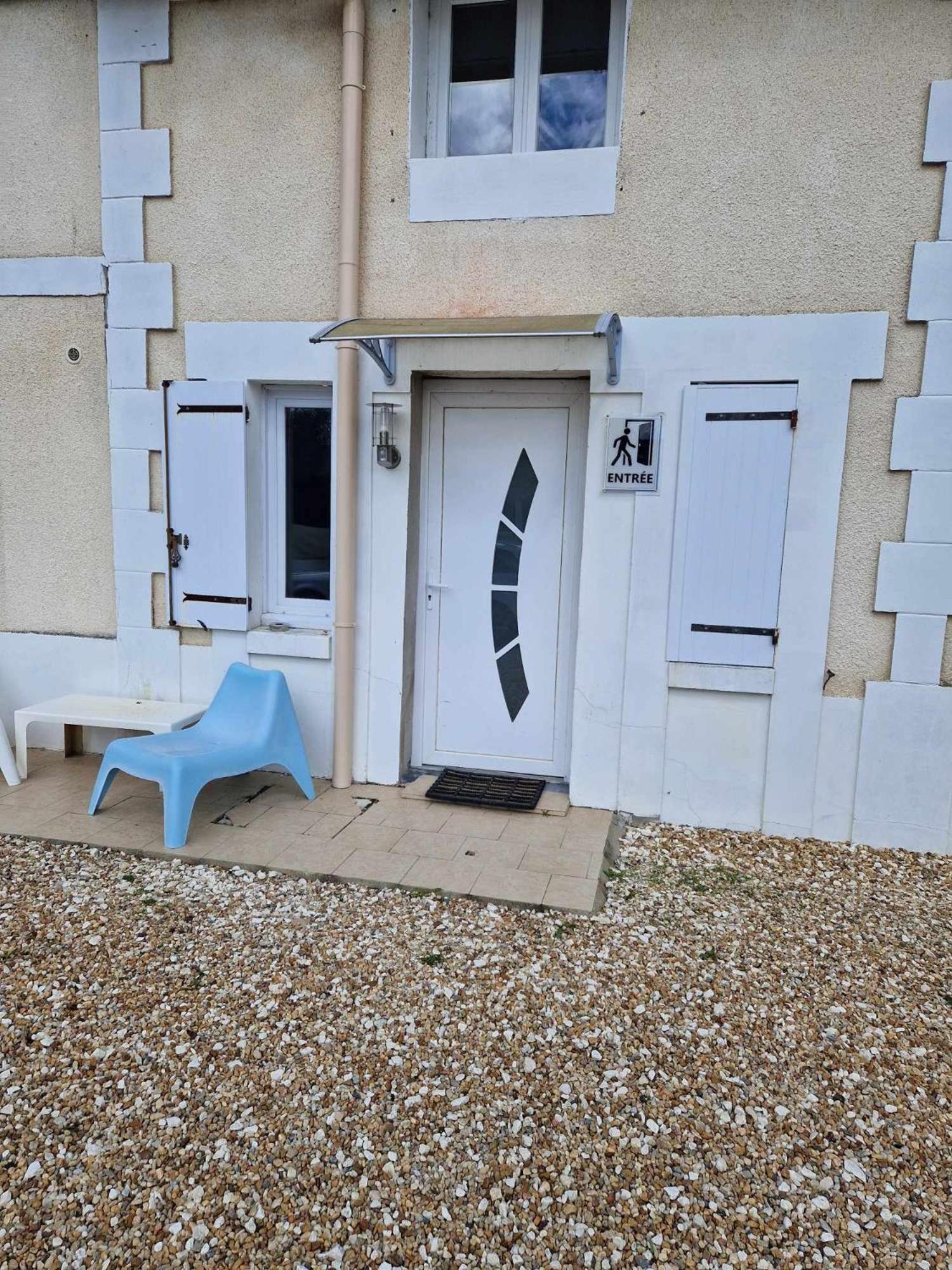 09 - Joli Studio Avec 2 Lits, Logement Tout Equipe Pour 1, 2 Ou 3 Personnes Maximum, Vue Sur Parc Arbore, Parking Privatif Gratuit, Grand Fourgon Possible, Tout Le Linge De Maison Est Fourni Razac-sur-lʼIsle Buitenkant foto